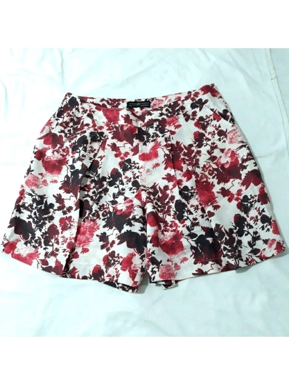Peruvian Connection 100% Linen Short Floral Red and White Zippered Size 12